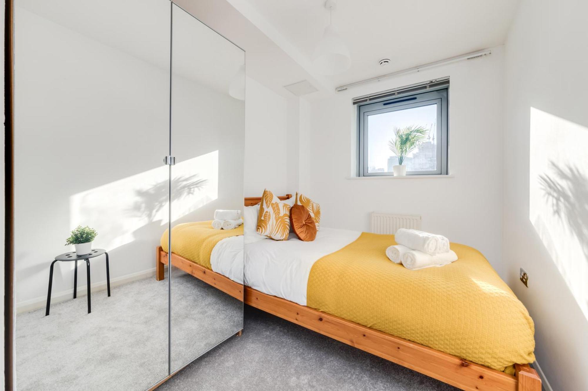 Large 3 Bedroom - Large Terrace With Sunset Views Apartment *
